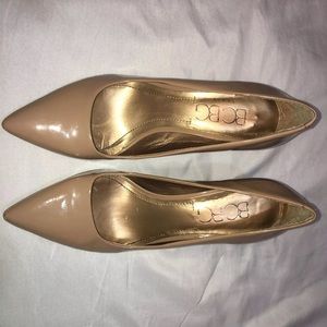 BCBG NUDE PUMPS